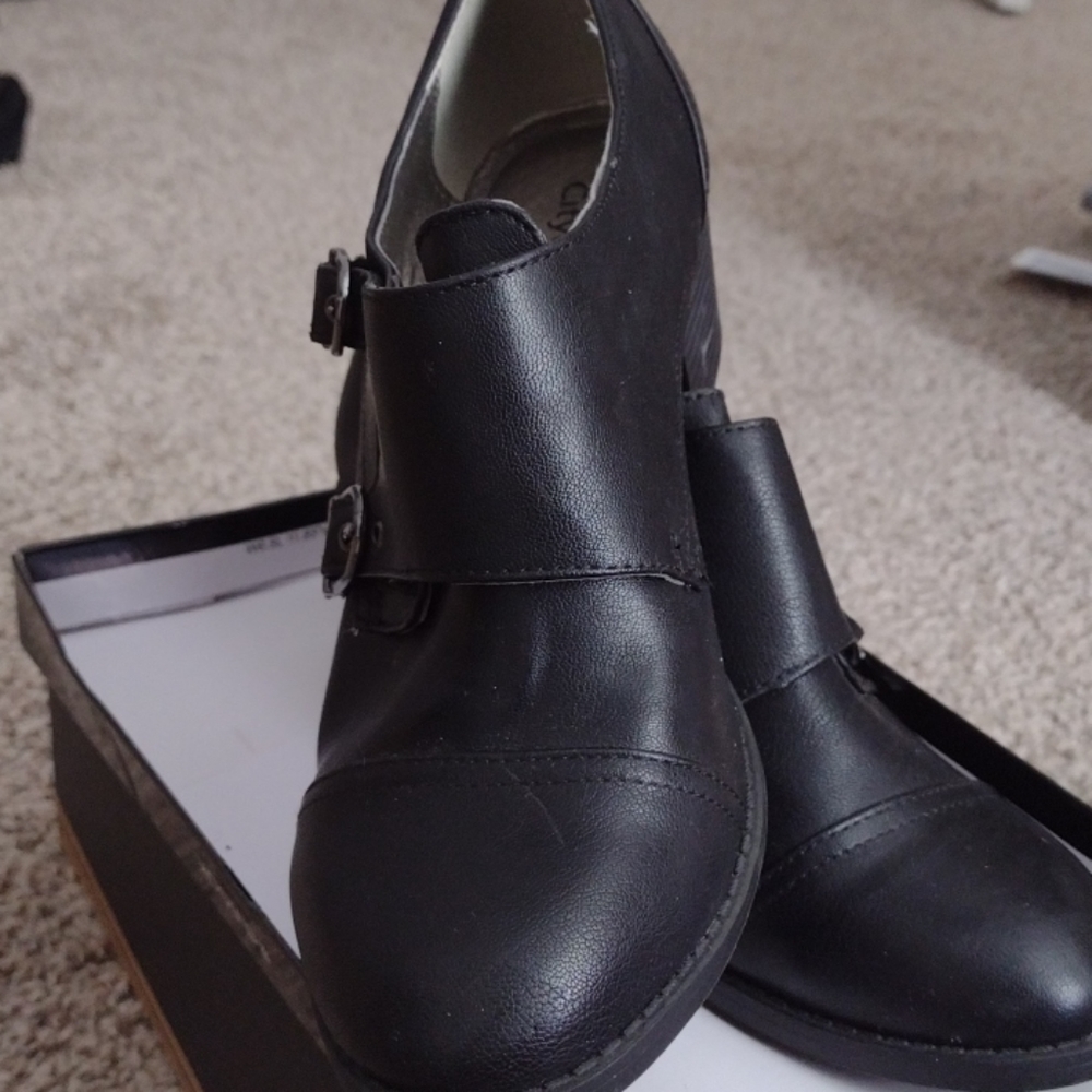 heeled loafers